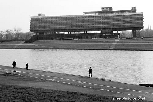 Hotel Forum. Architektura w krakowie. Wisła. Bulwary wiślane