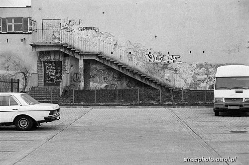 Schody. Graffiti. Pejzaż miejski.