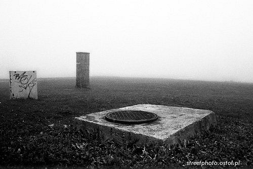 Fotografia uliczna, streetphoto, pejzaż we mgle, fotografia eksperymentalna