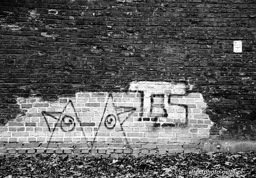 Graffiti, Malowanie po ścianach, po murach