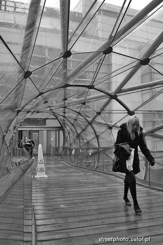Manchester. Architektura nowoczesna. Ulica w centrum miasta. Longridge - kładka