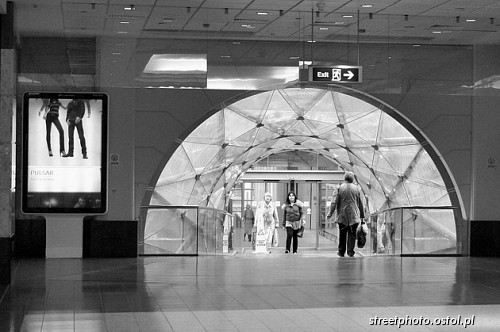 Manchester. Architektura nowoczesna. Ulica w centrum miasta. Longridge - kładka