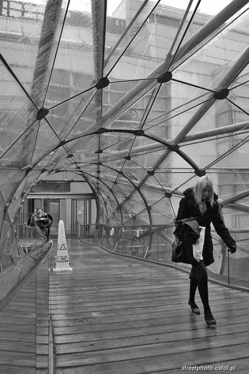 Manchester. Architektura nowoczesna. Ulica w centrum miasta. Longridge - kładka